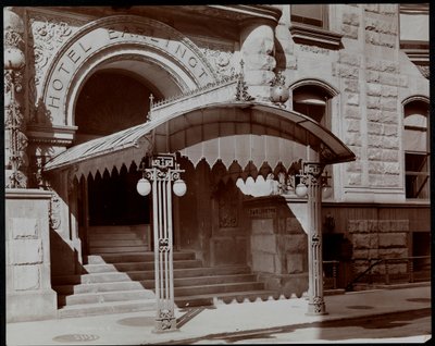 Eingang des Hotel Earlington, 55 West 27th Street, New York, 1906 (Silbergelatineabzug) von Byron Company