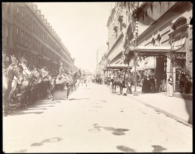 Das Personal des Gouverneurs wartet auf die Ankunft von Li Hung Chang im Waldorf Astoria Hotel, New York, 1896 von Byron Company