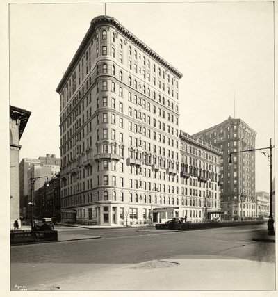 Ansicht des Hotel Embassy an der Broadway und 70th Street, New York, 1921 von Byron Company