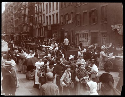 Ansicht der Menge und Händler auf der Hester Street, New York, 1899 von Byron Company