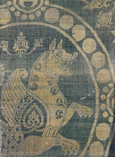 Stoff, der einen Simurgh in einer Perlenumgebung darstellt, aus Konstantinopel (Detail) von Byzantine School