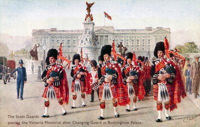 Die Scots Guards, Victoria Memorial, Buckingham Palace (Farblitho) von C. T. (after) Howard