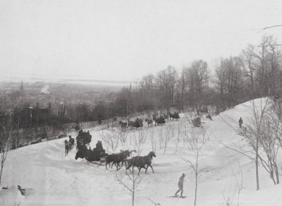 Tandem-Club fährt auf dem Berg (s/w Foto) von Canadian Photographer