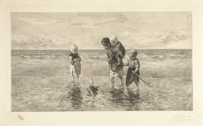 Vier Kinder spielen mit Spielzeugboot am Strand im seichten Meerwasser von Carel Lodewijk Dake