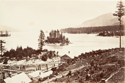 Inseln in den oberen Kaskaden, Oregon, 1867, gedruckt ca. 1876 von Carleton Emmons Watkins