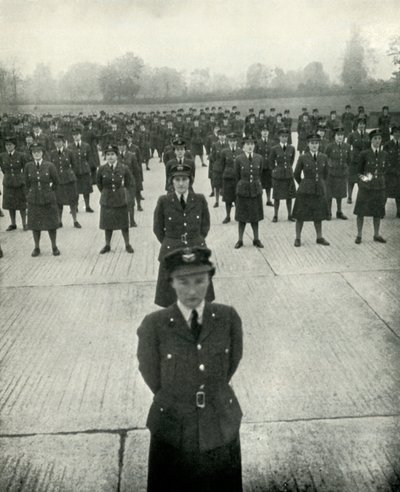W.A.A.F. Offiziere in ihrer Ausbildungsschule, ca. 1943 von Cecil Beaton