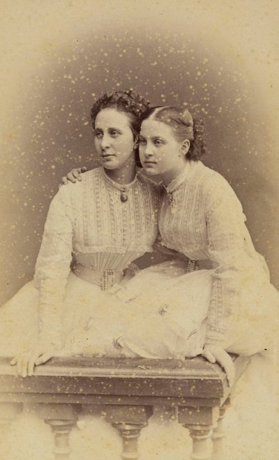 Porträt von Großherzogin Alexandra Iosifovna und Großherzogin Olga Konstantinovna von Russland von Charles Bergamasco