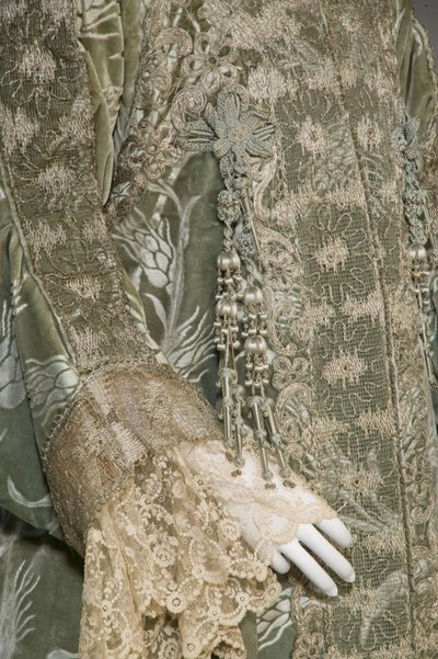Bertha Palmers Abendmantel, ca. 1902 (Detailansicht des Ärmels) von Charles Frederick Worth