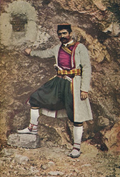 Ein Montenegriner in Festtagskleidung, ca. 1913 von Charles J. S. Makin
