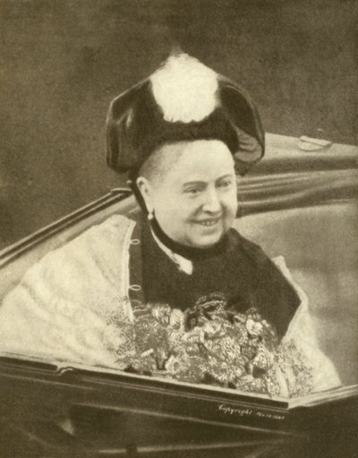 Königin Victoria lächelt, nachdem sie einen Blumenstrauß angenommen hat, Isle of Wight, ca. 1887 von Charles Knight