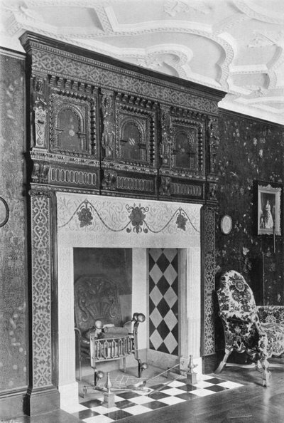 Im kleinen Wohnzimmer von Charles Latham