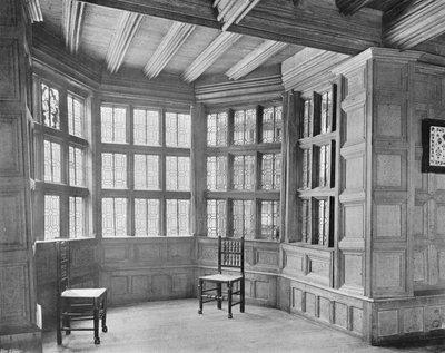 Das Erkerfenster im Wohnzimmer von Charles Latham