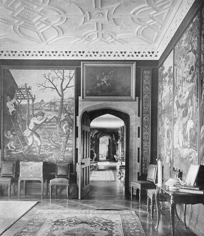 Der Billardraum und Korridor von Charles Latham