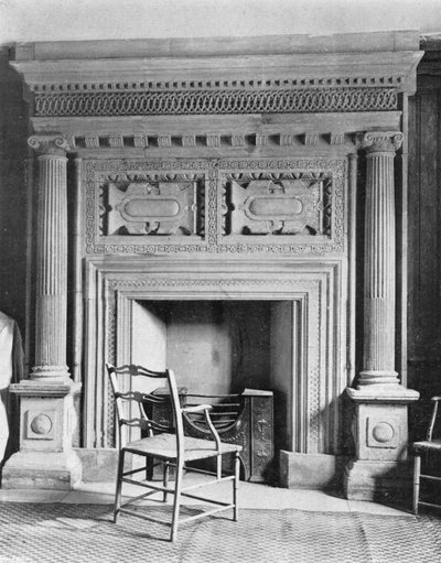 Der Kamin im Gästezimmer von Charles Latham