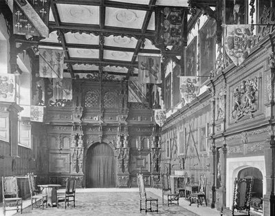Die Halle und ihr Eichenbildschirm von Charles Latham