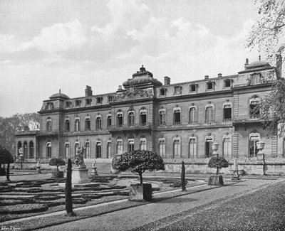 Die Südfassade von Charles Latham