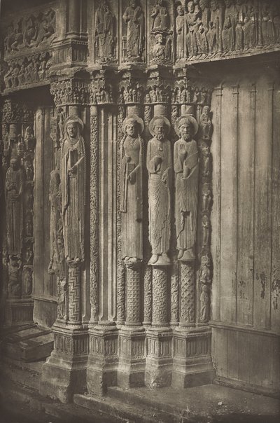 Kathedrale von Chartres. Rechte Tür des Königlichen Portals, Westseite, 12. Jahrhundert von Charles Nègre