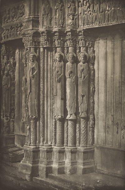 Kathedrale von Chartres. Rechte Tür des Königlichen Portals, Westseite, XII. Jahrhundert, vor Juli 1857 von Charles Nègre