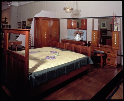 Schlafzimmersuite für das Gästezimmer in 78 Derngate, Northampton, hergestellt von W. J. Bassett-Lowke, 1917 von Charles Rennie Mackintosh