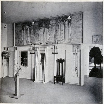 Innenansicht eines dekorativen Kunstsalons in Wien, um 1900 (Dekor und Möbel von Charles Rennie und Margaret MacDonald Mackintosh) von Charles Rennie Mackintosh