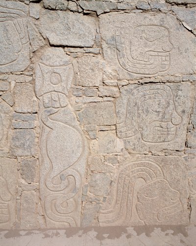 Präkolumbianische Kunst: Relief auf Ruinen, 9. Jahrhundert v. Chr. von Chavin Chavin