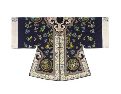 Bestickter mitternachtsblauer Han-Frauen-Übermantel, waitao, 3. Viertel des 19. Jahrhunderts von Chinese School