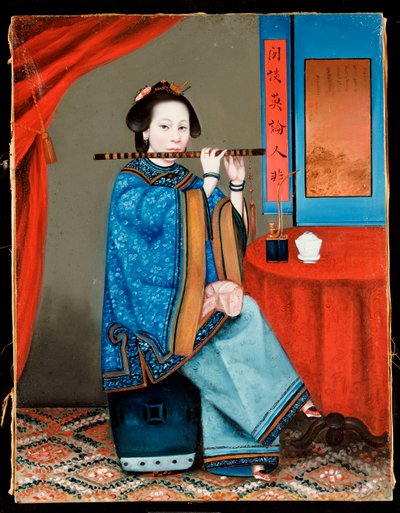 Porträt einer Hofdame, sitzend, in einem blauen Gewand, Flöte spielend, mit einer Pfeife und einer Teetasse auf einem Tisch neben ihr, späte 19. Jahrhundert von Chinese School