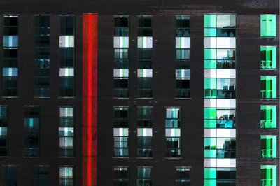 Rote Linie Grünes Licht von Chris Hamilton