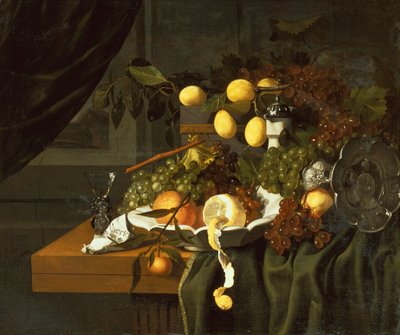 Eine geschälte Zitrone, Orangen und Trauben in einer Schale von Christiaan Luykx or Luycks