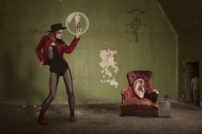 Surrealer Frauen-Bubble von Christine von Diepenbroek