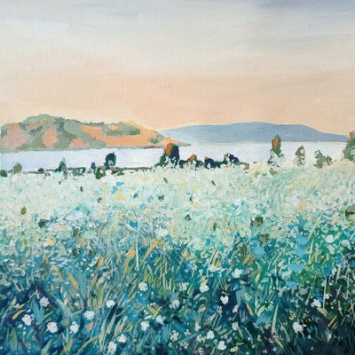 Weiße Wildblumen am Wasser von Claire Whitehead