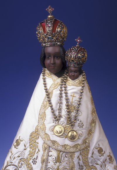 Statuette der Jungfrau Maria von Svatá Hora (Holz, Metall und Stoff) von Czech School