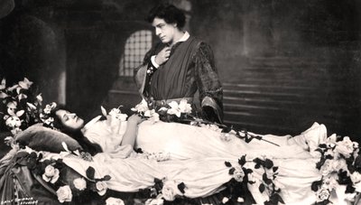 Matheson Lang und Nora Kerin in einer Szene aus Romeo und Julia, 1908 von Daily Mirror Studios
