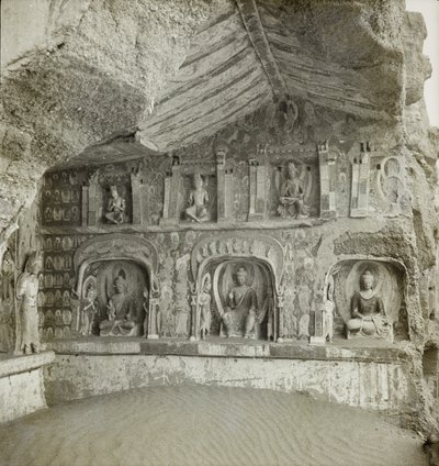 Statuen von Buddhas und Bodhisattvas, Höhle 259, Nordwand, Dunhuang-Höhlen, China von Desmond Parsons