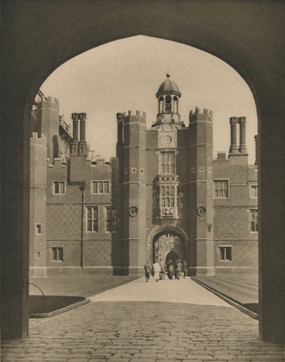 Base Court, der erste Innenhof von Wolseys Palast, um 1935 von Donald McLeish