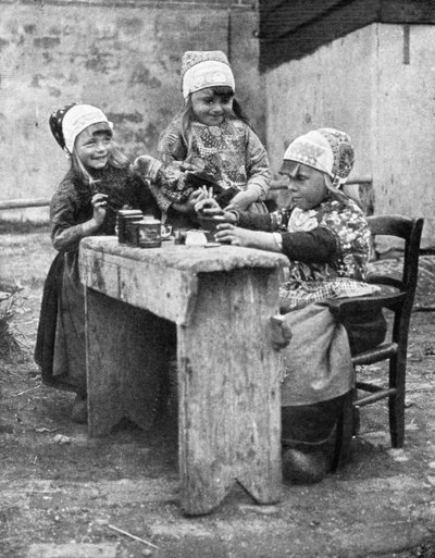 Kinder in traditioneller Kleidung, Marken, Holland, 1936 von Donald McLeish