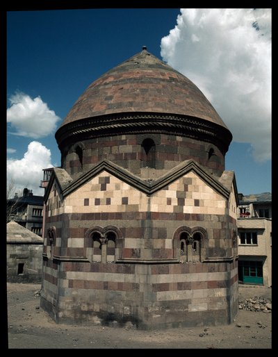Achteckiges Mausoleum des Sultans Turbesi von Dynasty Seljuq