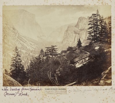 Yo-Sem-i-te-Tal, Kalifornien. Das Tal vom Komah (Mond) Felsen von Eadweard J. Muybridge