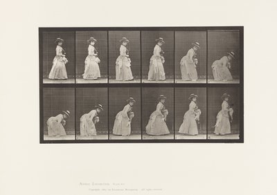 Bücken und Taschentuch heben; Sonnenschirm in der linken Hand von Eadweard Muybridge