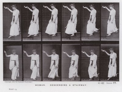 Die menschliche Figur in Bewegung: Frau, die eine Treppe hinuntergeht von Eadweard Muybridge