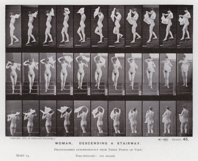 Die menschliche Figur in Bewegung: Frau, die eine Treppe hinuntergeht von Eadweard Muybridge