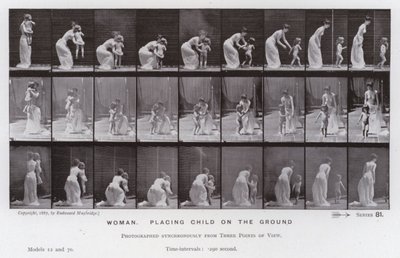 Die menschliche Figur in Bewegung: Frau, setzt ein Kind auf den Boden von Eadweard Muybridge