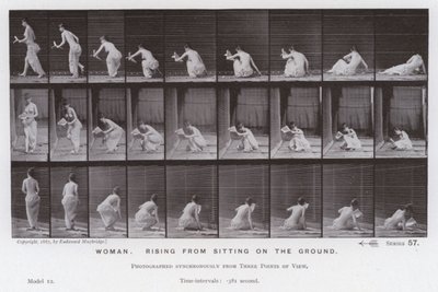 Die menschliche Figur in Bewegung: Frau, die vom Boden aufsteht von Eadweard Muybridge