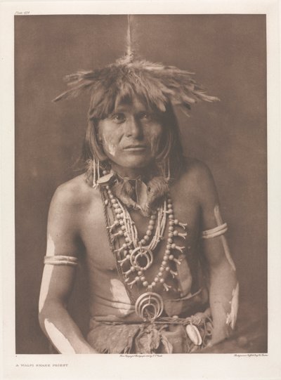Portfolio XII, Platte 429: Ein Walpi Schlangenpriester von Edward S. Curtis