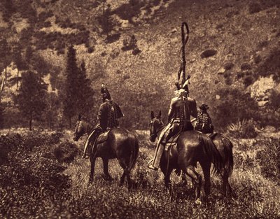 Im Schwarzen Canon. Die Apsaroke liebten immer die Hügel, bevorzugten monotone Wiesen... den Schatten der Wälder und die klaren Flüsse. von Edward Sheriff Curtis