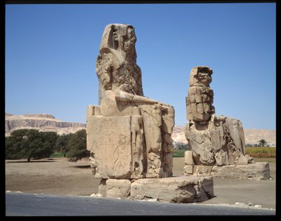 Ägyptische Antike: Blick auf den Koloss von Memnon, Periode Amenophis III, Neues Reich von Egyptian 18th Dynasty