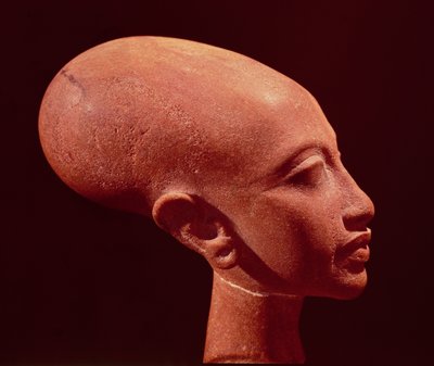 Porträtbüste einer Tochter von König Echnaton (1353-1337 v. Chr.), ca. 1375 v. Chr. von Egyptian 18th Dynasty