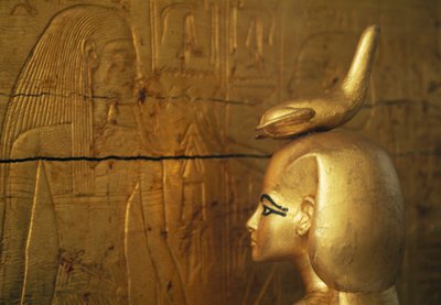 Statue von Selkis oder Serket, die die Kiste der Kanopenkrüge schützt, Schatzkammer von Tutanchamun von Egyptian 18th Dynasty