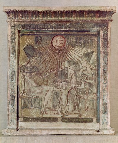 Stele mit dem Aten, der Amenophis IV (Echnaton) (ca. 1352-1336 v. Chr.), seiner Frau Nofretete und drei ihrer Töchter Leben und Wohlstand gibt, aus Tell el-Amarna, Neues Reich, ca. 1353-1337 v. Chr. von Egyptian 18th Dynasty