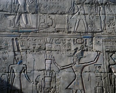 Königin Hatschepsut vor Gott Amun, Detail von Szenen der Opfergaben an die Götter, Relief, Innenwände der Großen Hypostylhalle, Karnak-Tempelkomplex (Unesco-Welterbeliste) von Egyptian 19th Dynasty